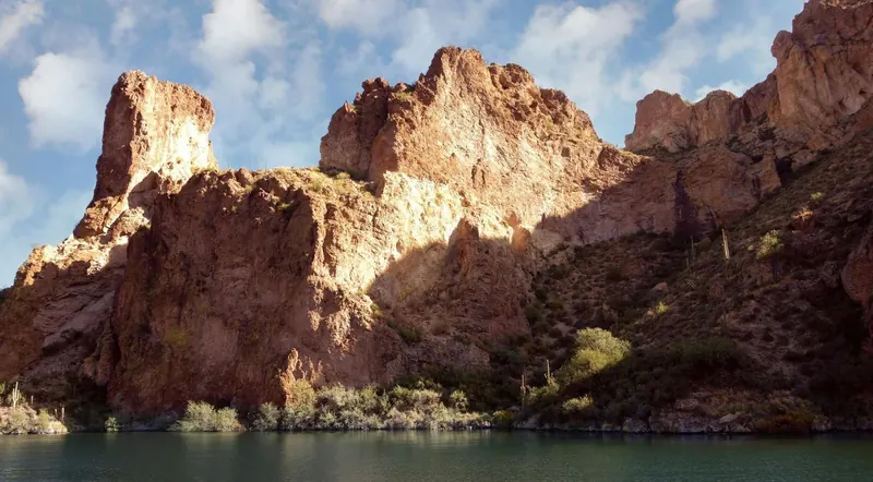 Canyon Lake's steep cliffs and clear water along the Apache Trail